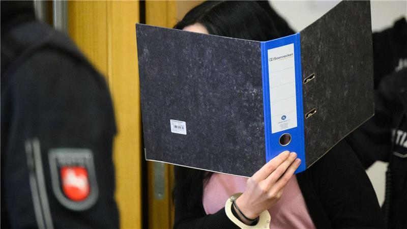 Eine 27-jährige Frau muss für einen Mordversuch mit Ameisensäure für zwölf Jahre in Haft. (Archivbild)