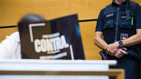 Eine 32-Jährige räumt vor Gericht ein falsches Geständnis ein.