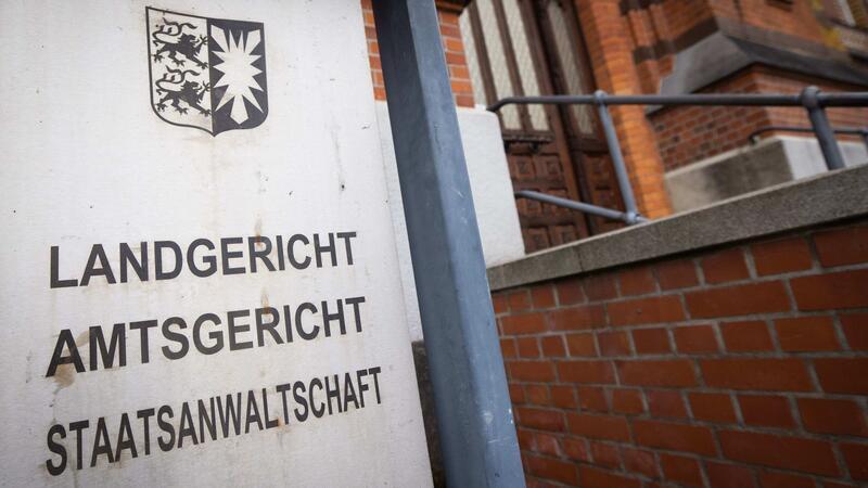 Eine 32-Jährige soll eine Betreuerin mit einer Schere angegriffen und schwer verletzt haben (Archivbild).
