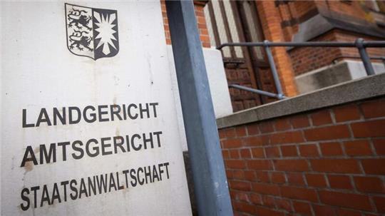 Eine 32-Jährige soll eine Betreuerin mit einer Schere angegriffen und schwer verletzt haben (Archivbild).