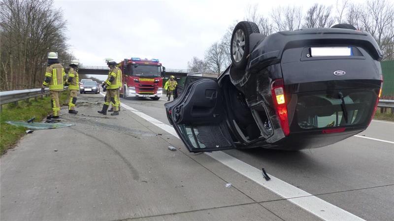 Vier Schwerverletzte nach Unfallserie im Kreis Cuxhaven Eine 46 Jahre alte Ford-Fahrerin wurde bei dem Unfall auf der A27 schwer verletzt.
