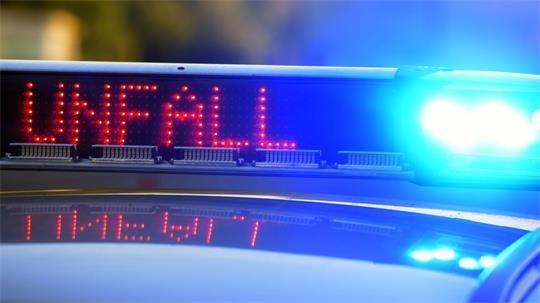 Eine 52-Jährige kommt von der Fahrbahn ab. 