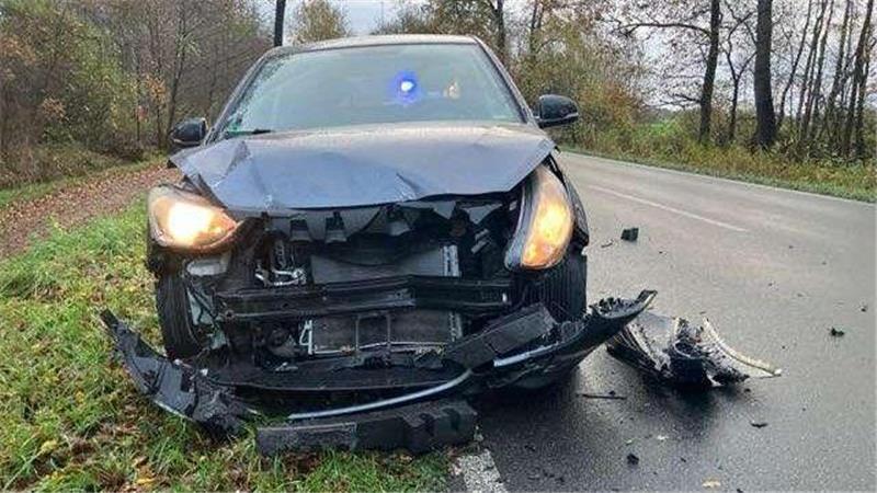 Eine 54-jährige Frau ist auf der Schifferdorfer Straße auf einen Pkw aufgefahren.