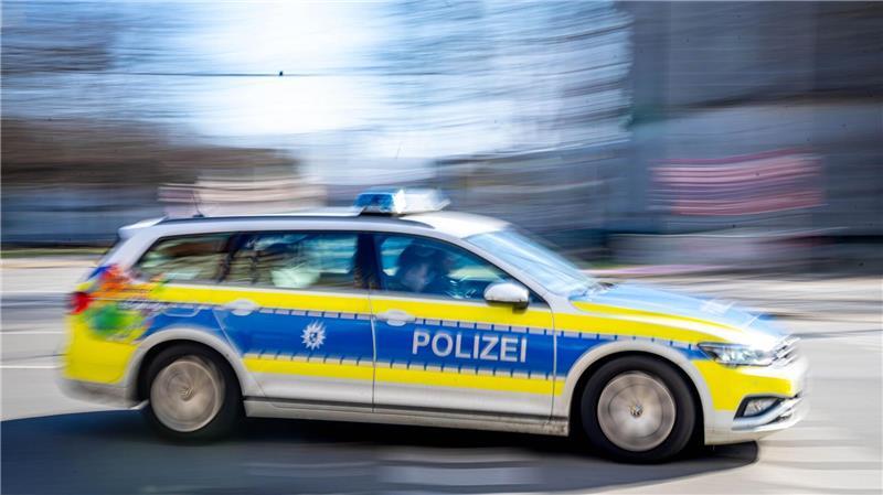 Eine 95 Jahre alte Frau wird von einem Müllwagen überrollt.