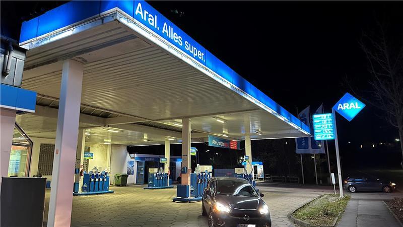 Eine Aral-Tankstelle in Egestorf wurde überfallen (Symbolbild).