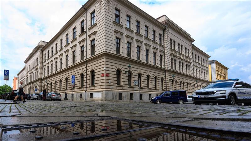 Gericht ordnet Auslieferung von Neonazi Liebich an Eine Auslieferung erfolgt erst, wenn eine Gerichtsentscheidung rechtskräftig wird.