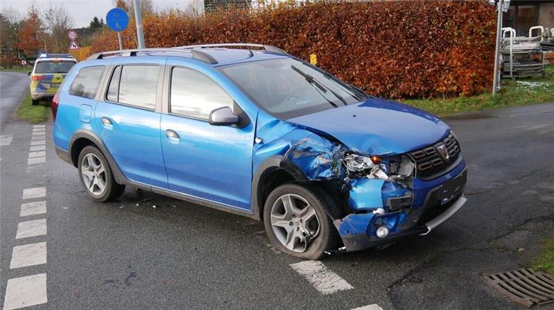 66-Jähriger nach Auffahrunfall schwer verletzt ins Elbe Klinikum gebracht Eine Autofahrerin übersieht offensichtlich das stehende Fahrzeug und fährt von hinten auf
