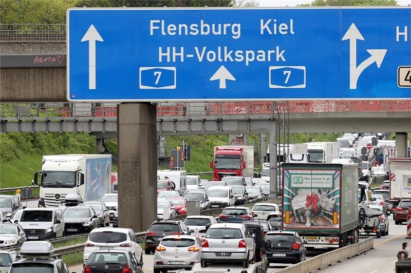 A7 nach Sperrung in Richtung Norden wieder freigegeben Eine Baustelle sorgt für Stau auf der A7 (Symbolfoto). Foto: Bodo Marks/dpa