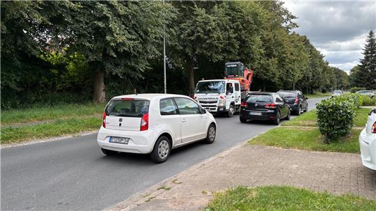 Verkehr auf der Stader Straße Am Hohenwedel.