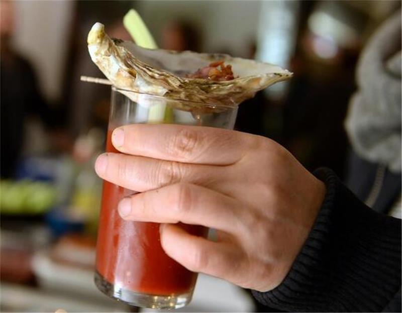 Mit diesen Tipps wird die Cocktailparty an Silvester ein Erfolg Eine Bloody Mary eignet sich auch fürs Katerfrühstück danach.Foto: Britta Pedersen