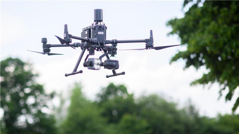 Petition gegen Drohnen: Polizei soll im Kreis Rotenburg für Ordnung sorgen Eine Bürgerin aus der Samtgemeinde Fintel fühlt sich durch unerlaubte Drohnenflüge bedroht und hat eine Online-Petition ins Leben gerufen. Wie bewerten die Behörden die Gefahr durch private Drohnen?