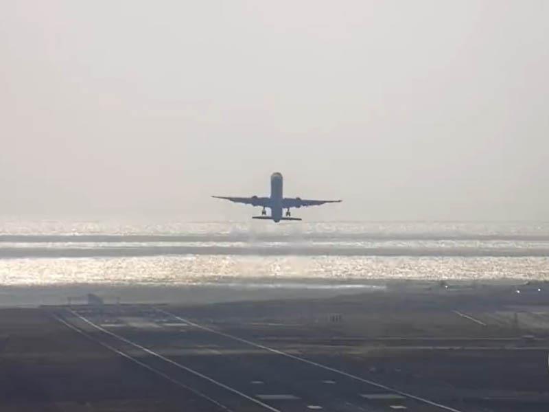 Eine Condor-Maschine musste kurz nach dem Start in Arrecife (Lanzarote) auf der benachbarten Insel Fuerteventura notlanden. Foto: Screenshot Twitter