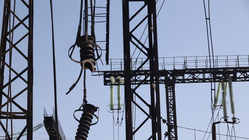 Krieg gegen die Ukraine: So ist die Lage Eine Energieanlage in Charkiw, die durch russischen Beschuss zerstört wurde.