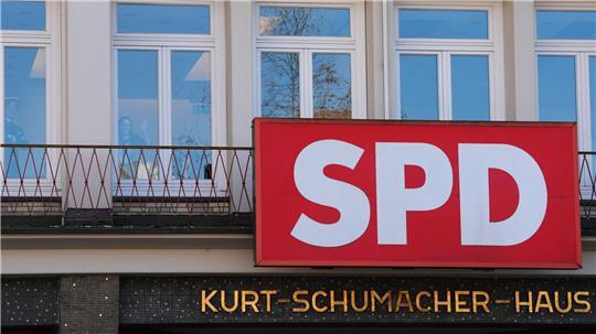 Eine Entscheidung der SPD, mit wem sie künftig im Hamburger Rathaus regieren will, lässt weiter auf sich warten (Archivbild).