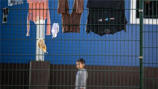 Eine Erstaufnahmeneinrichtung in Gießen. Rund 3500 Menschen aus unterschiedlichen Ländern sollen von dort aus auf kommunale Einrichtungen verteilt werden.