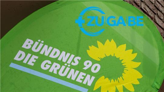 Eine Fahne mit dem Logo der Partei Bündnis 90/Die Grünen.
