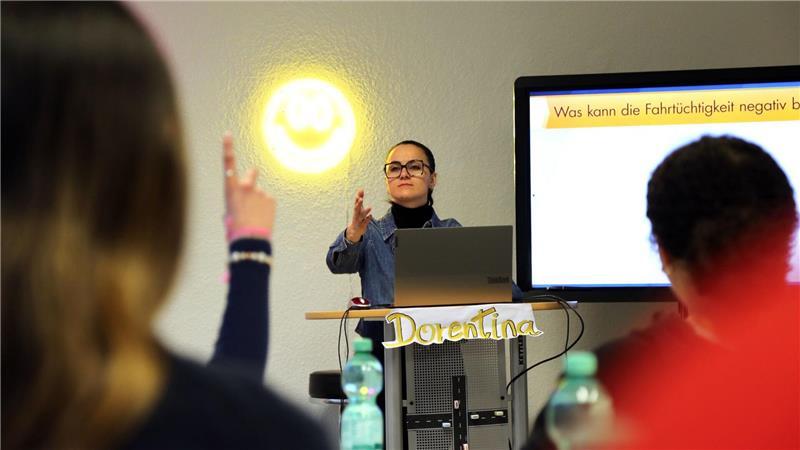 Vorreiter in Niedersachsen: Fahrschule nur für Frauen Eine Fahrschule nur für Frauen kommt in Osnabrück gut an.