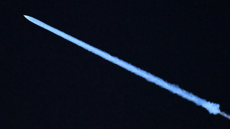 SpaceX-Start scheitert – Satelliten in falscher Umlaufbahn Eine Falcon-9-Rakete mit Satelliten an Bord (Archivbild).