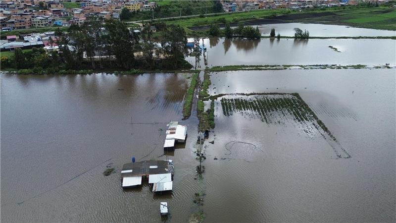 Eine Farm ist überflutet, nachdem der Botello-Fluss in Kolumbien aufgrund starker Regenfälle über die Ufer getreten ist.