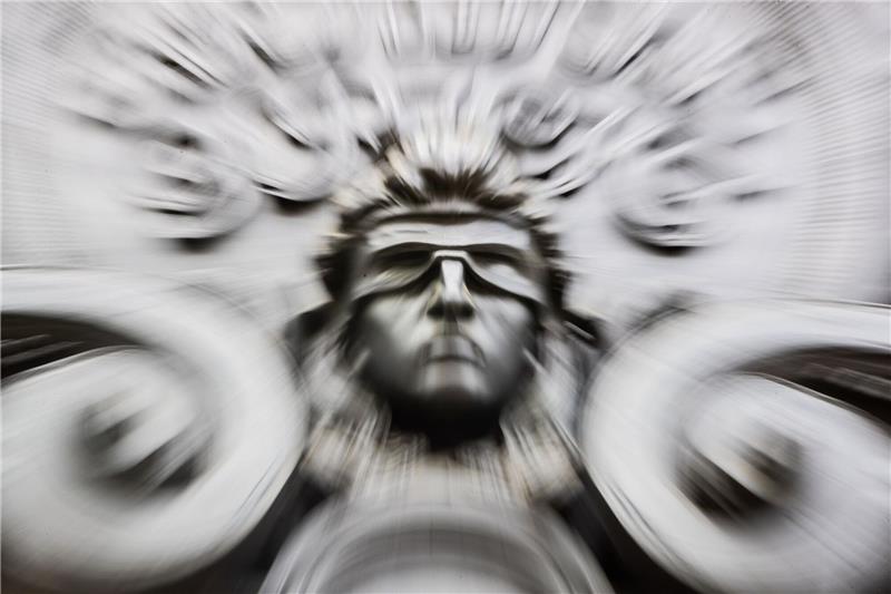 Bremsschläuche durchgeschnitten: Urteil aufgehoben Eine Figur der blinden Justitia.