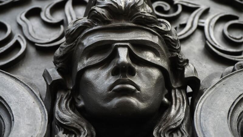 Kein faires Verfahren? Karlsruhe stoppt Auslieferung Eine Figur der blinden Justitia.