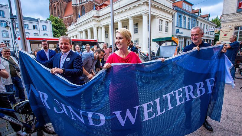 Große Freude über Unesco-Welterbe in Schwerin Eine Flagge drückt die Freude über die Ernennung zum Welterbe aus