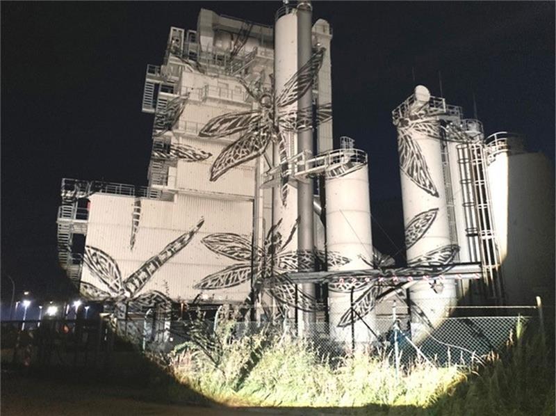 Eine Fotografie der Künstlerin Heide Duwe aus der Fotoserie „Blow up – Illusionen im Stadtraum“.
