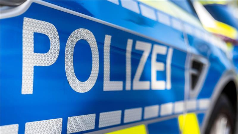 Eine Frau fiel durch unsicheres Fahren auf der B73 auf. (Symbolbild)