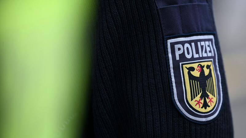 Eine Frau stiehlt 39 Tafeln Schokolade am Hamburger Hauptbahnhof. (Symbolbild)