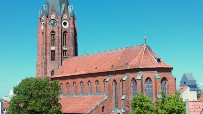 Heimat- und Geschichtsverein lädt ein: Neues in der St.-Petri-Kirche entdecken Eine Führung durch die St.-Petri-Kirche in Buxtehude wird am Sonntag geboten. Der Turm kann dann ebenfalls bestiegen werden.