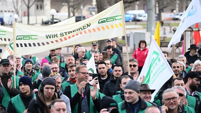 Wie viele Ausstände schafft die GDL noch? Eine GDL-Kundgebung auf dem Schloßplatz in Stuttgart.