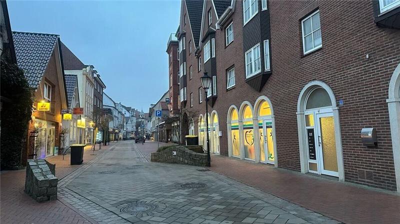 Eine Geschäftsinhaberin in der Cuxhavener Schillerstraße rief die Polizei.