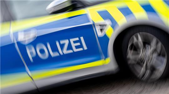 Eine Gruppe von Männern soll am Vatertag in Hamburg rassistische Parolen gesungen haben. (Symbolbild)