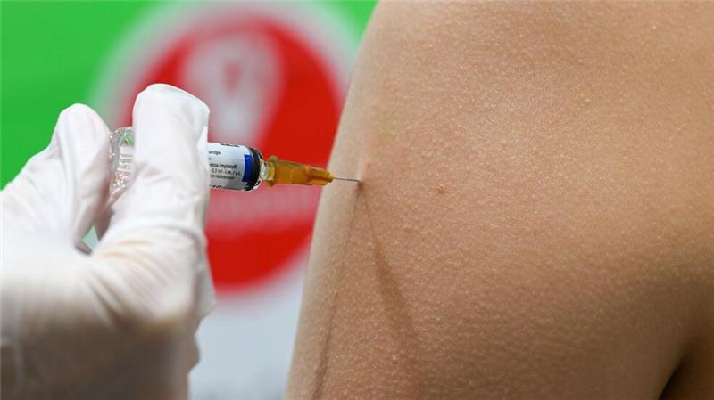 Stiko empfiehlt zweiten Grippe-Impfstoff für Ü-60-Jährige Eine Impfung kann vor Grippe schützen. (Symbolbild)