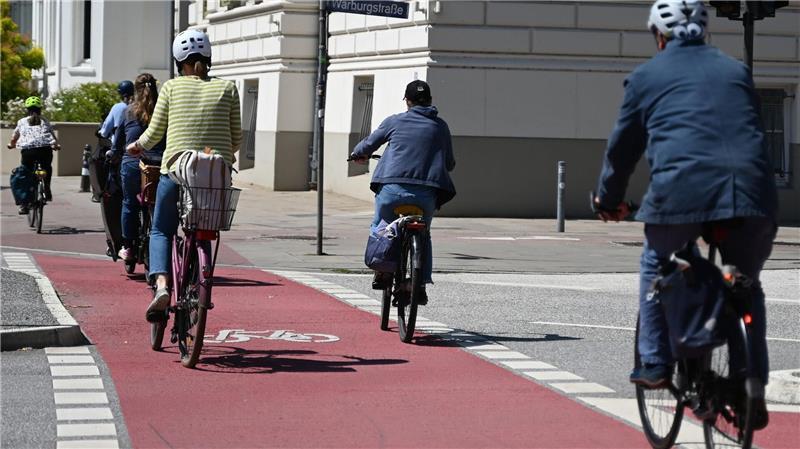 Kampagne für mehr Sicherheit beim Radfahren im Norden Eine Informationskampagne soll helfen, den Fahrradverkehr in Schleswig-Holstein sicherer zu machen. (Symbolbild)