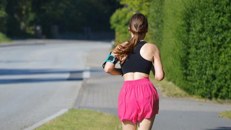 23-jährige Frau beim Joggen begrapscht Eine Joggerin wurde auf ihrer Runde angegriffen (Symbolbild).