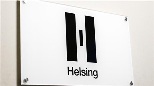 Eine Kamikaze-Drohne und ein Unterwassersystem gehören bereits zum Programm. Nun kauft das KI-Unternehmen Helsing einen Hersteller von Hardware. (Archivbild)