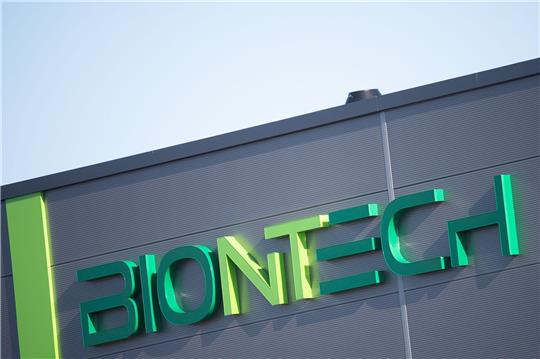 Eine Klägerin aus Hamburg klagt wegen vermeintlicher Impfschäden gegen den Impfstoff-Hersteller Biontech. Foto: dpa