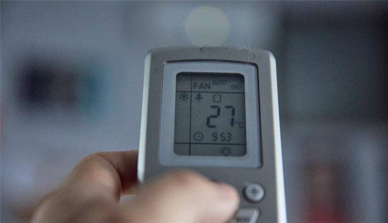 Öl und Gas sparen: Taugen Klimageräte als Heizung? Eine Klimaanlage kann Räume nicht nur kühlen, sondern auch wärmen. Foto: Jesús Hellín/EUROPA PRESS/dpa