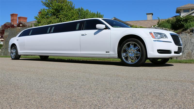 Eine Kontrolle einer Stretch-Limousine auf dem Autohof Rade in Neu Wulmstorf endete mit mehreren Strafverfahren (Symbolbild).