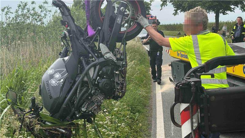 Das Motorrad wird geborgen.