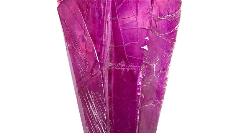 Schuhe von Miss Piggy versteigert - Andenken an Jim Henson Eine Kristall-Requisite aus der Fantasyserie „Der dunkle Kristall: Ära des Widerstands“ war der Hit der Versteigerung.