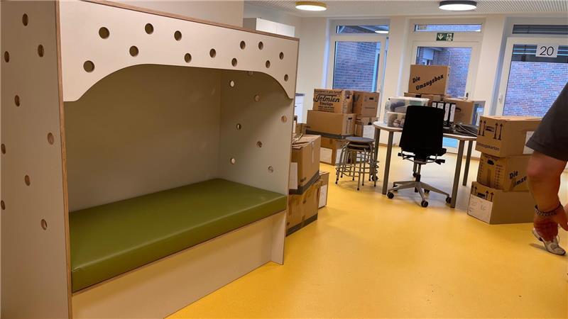 Kletterwand und Lesekojen: Die ersten Tage in der neuen Grundschule Hammah Eine Lesekoje als Rückzugsort im Raum für Leises Spiel.