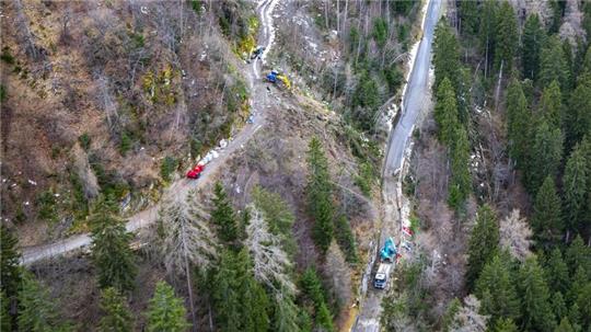 Eine Luftaufnahme des Felssturzes in Österreich.