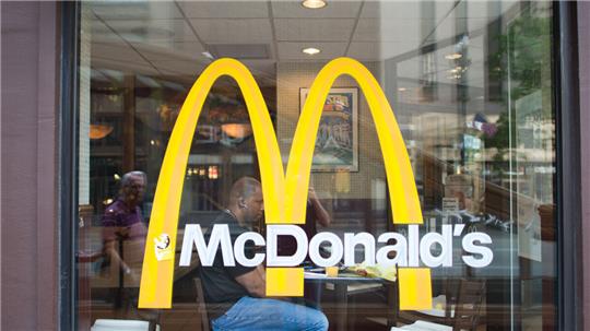 Eine "McDonald's"-Filiale in Hemmoor? Die Pläne existieren weiterhin, aber die umstrittene Standortwahl neben einer Grundschule scheinen vorerst vom Tisch zu sein. Foto: Grimm/dpa