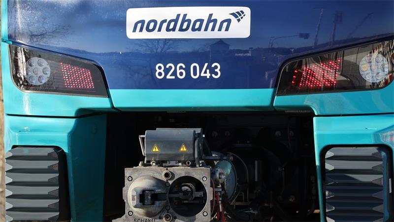 Eine Nordbahn ist mit einem Traktor kollidiert. (Symbolbild)