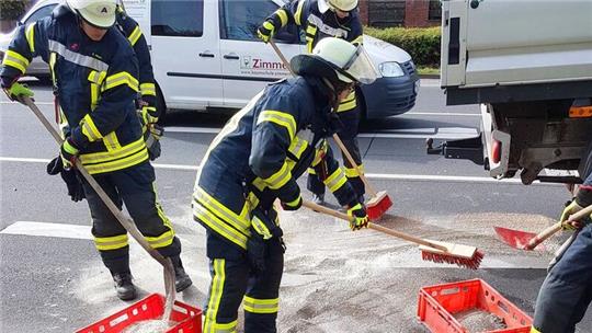 Eine Ölspur sorgte für eine Sperrung der B73 in Buxtehude-Hedendorf.