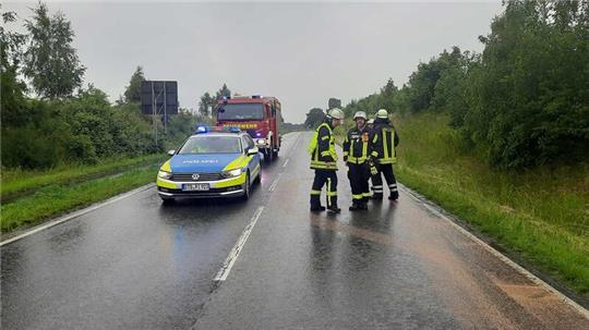 Eine Ölspur sorgte zwischen Horneburg und Nottensdorf für eine Sperrung.