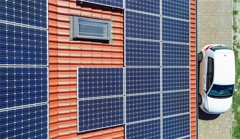 Eine Photovoltaikanlage auf einem Eigenheim. Foto: Patrick Pleul/dpa-Zentralbild/dpa