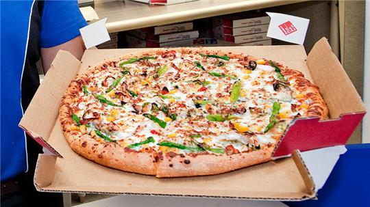 Eine Pizza des Fast-Food-Lieferservices Domino's.